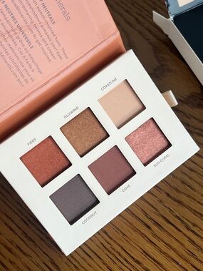 Neutral Peach Eyeshadow Palette - 6 Shade Warm Coral & Bronze Set
